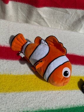 Disney Pixar Finding Nemo plush toy Orange Clownfish 11” official Pixar Disney